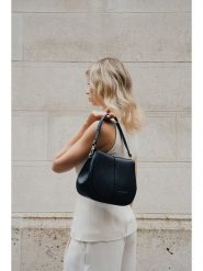 Maison héritage PARIS Skórzana torebka "Lirio" w kolorze czarnym - 27 x 21 x 8 cm rozmiar: onesize. Czarne torebki klasyczne damskie maison héritage PARIS, z materiału, przez ramię, bez dodatków. Za 391.99 zł.