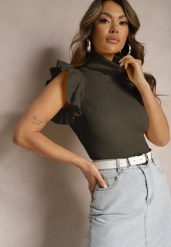 Ciemnozielony Golf Top w Prążki z Falbanką Wokół Ramion Kelissa. Zielone golfy damskie Renee, s, bez wzorów, z jeansu, bez ramiączek. Za 39.99 zł.