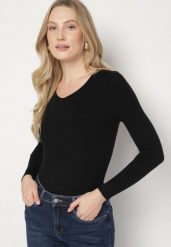 Czarny Dopasowany Sweter z Prążkowanej Dzianiny z Bawełną z Dekoltem w Serek Tesma. Czarne swetry klasyczne damskie Born2be, uniwersalny, z bawełny, bez kołnierzyka. Za 49.99 zł.