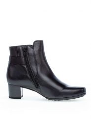 Gabor Skórzane botki w kolorze czarnym rozmiar: 40,5. Czarne botki damskie Gabor, ze skóry, eleganckie, bez obcasa, bez zapięcia. Za 188.40 zł.