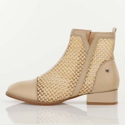 Beżowe wiosenne botki damskie na obcasie M.Daszyński Sa197-31. Brązowe botki damskie M.Daszyński, na jesień, z jeansu, boho, bez obcasa, na obcasie, bez zapięcia. Za 239.00 zł.