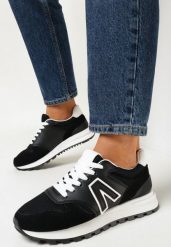 Czarne Sneakersy przed Kostkę z Ozdobnymi Przeszyciami Evecca. Czarne obuwie sportowe damskie Born2be, przed kostkę, bez zapięcia. Za 59.99 zł.