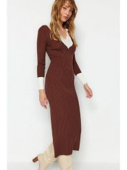 Trendyol Sukienka dzianinowa w kolorze biało-brązowym rozmiar: L. Brązowe sukienki damskie Trendyol, bez wzorów, z dzianiny, bez ramiączek. Za 74.11 zł.