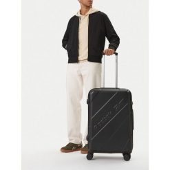 Walizka średnia Reebok. Czarne walizki Reebok, bez wzorów, średnie. Za 319.99 zł.