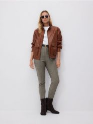 Kurtka oversize z wysoką stójką - miedziany. Brązowe kurtki damskie Reserved, l, bez wzorów, ze skóry, bez kaptura. Za 259.99 zł.