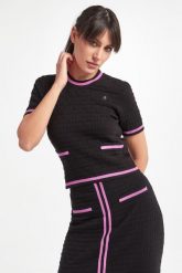 Sweter damski z krótkim rękawem KARL LAGERFELD. Swetry klasyczne damskie KARL LAGERFELD, xl, bez kołnierzyka. W wyprzedaży za 533.40 zł.