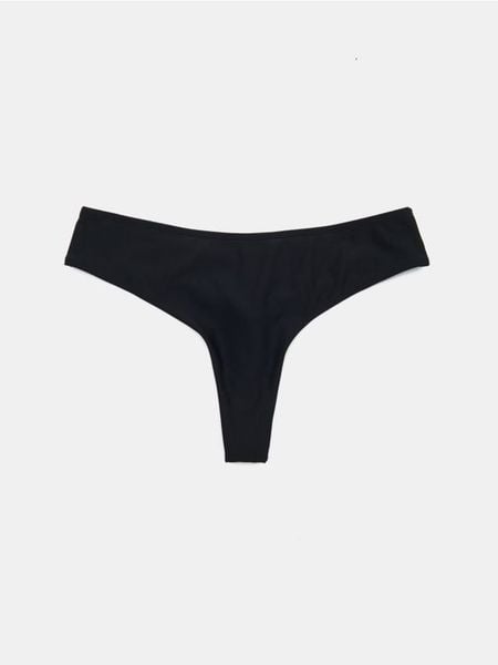 Dół od bikini stringi - czarny. Czarne stringi Sinsay, bez wzorów. Za 12.99 zł.