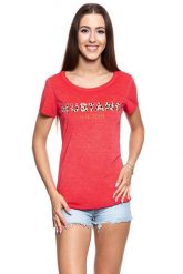 MUSTANG T SHIRT DAMSKI Alexia C Print 1009029 7179. Czerwone t-shirty damskie Mustang, s, bez wzorów, bez kołnierzyka. W wyprzedaży za 39.99 zł.