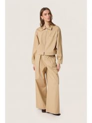 Soaked in Luxury Kurtka koszulowa w kolorze beżowym rozmiar: L. Brązowe kurtki damskie Soaked in Luxury, l, bez wzorów, bez kaptura. Za 208.99 zł.