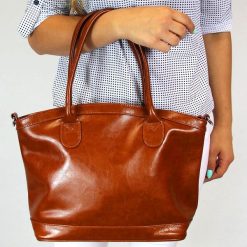 Torebka kuferek ze skóry naturalnej DAN-A T268 camel. Brązowe kuferki damskie DAN-A, bez wzorów, ze skóry, bez dodatków. Za 379.99 zł.