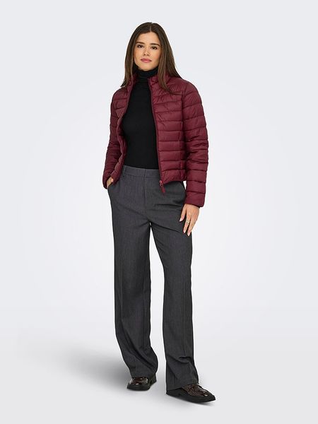 ONLY Kurtka pikowana w kolorze bordowym rozmiar: M. Czerwone kurtki damskie Only, m, bez wzorów, bez kaptura. Za 104.89 zł.