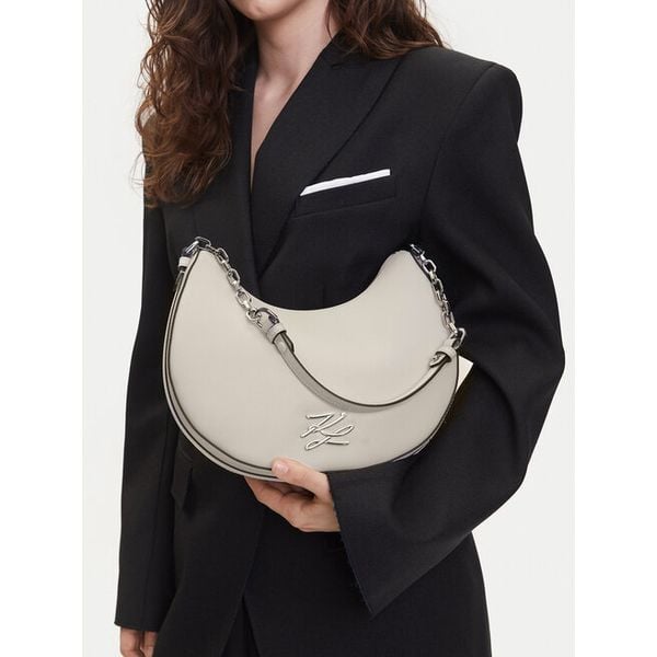 Torebka KARL LAGERFELD. Białe torebki klasyczne damskie KARL LAGERFELD, bez dodatków. Za 719.99 zł.
