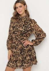 Brązowa Sukienka w Panterkę o Rozkloszowanym Kroju ze Stójką i Falbankami Tirinnis. Brązowe sukienki damskie Born2be, bez wzorów, eleganckie, bez ramiączek. W wyprzedaży za 135.99 zł.