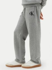 Calvin Klein Spodnie dresowe LVCKTJC43B Szary Regular Fit. Szare spodnie dresowe chłopięce Calvin Klein, z bawełny. Za 289.99 zł.