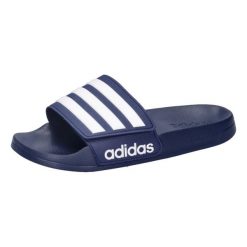 Klapki basenowe adidas Adilette. Białe klapki damskie Adidas, bez wzorów, z materiału, bez obcasa, bez zapięcia. Za 119.00 zł.