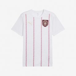 Koszulka piłkarska przedmeczowa Puma Manchester City 24/25. Bluzki damskie Puma, xl, bez wzorów, z materiału, bez kołnierzyka, bez ramiączek. Za 319.99 zł.