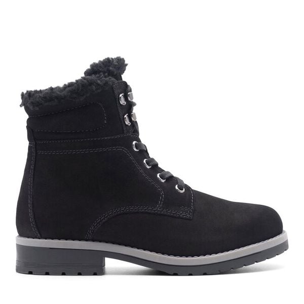 Trzewiki Lasocki. Czarne botki damskie Lasocki, bez obcasa, na płaskiej podeszwie, bez zapięcia. Za 269.99 zł.