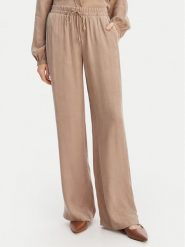 Guess Spodnie materiałowe W6GB07 W1781 Beżowy Regular Fit. Brązowe spodnie materiałowe damskie Guess, z aplikacjami, z materiału. Za 524.99 zł.