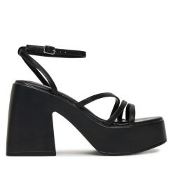 Sandały DeeZee. Czarne sandały damskie DeeZee, bez wzorów, bez obcasa, na słupku, bez zapięcia. Za 139.99 zł.