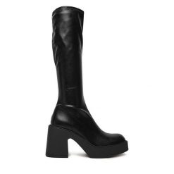 Kozaki DeeZee. Czarne kozaki damskie DeeZee, bez obcasa, na słupku, bez zapięcia. Za 249.99 zł.