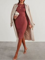 Milan Kiss Sukienka w kolorze szaroróżowym rozmiar: S. Różowe sukienki damskie Milan Kiss, bez wzorów, bez ramiączek. Za 170.95 zł.