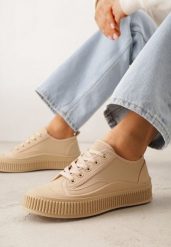 Ciemnobeżowe Klasyczne Trampki na Żłobionej Podeszwie Levanatia. Brązowe trampki damskie Renee, bez wzorów, z jeansu, bez zapięcia. Za 69.99 zł.