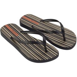 Klapki Ipanema Classica Hap 83539-AR971 czarne. Czarne klapki damskie bez wzorów, z materiału, bez obcasa, bez zapięcia. Za 95.43 zł.