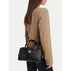 Torebka Nine West. Czarne kuferki damskie Nine West, bez wzorów, bez dodatków. Za 229.99 zł.