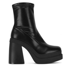 Botki DeeZee. Czarne botki damskie DeeZee, bez obcasa, na słupku, bez zapięcia. Za 229.99 zł.