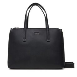 Torebka Calvin Klein. Czarne torebki klasyczne damskie Calvin Klein, bez dodatków. Za 449.99 zł.