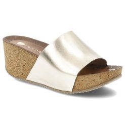 Klapki damskie Armodo, cholewka ze skóry naturalnej wsuwane i na wysokim koturnie, złote, 40291. Żółte klapki damskie Armodo, bez wzorów, ze skóry, bez obcasa, na koturnie, bez zapięcia. Za 229.00 zł.