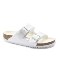 Klapki damskie Birkenstock Arizona. Białe klapki damskie Birkenstock, bez wzorów, z materiału, bez obcasa, bez zapięcia. Za 566.00 zł.