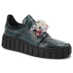 Półbuty damskie Damiss, skórzana cholewka wsuwaneozdobna aplikacja z kryształów, zielone szkło, DS-632. Zielone półbuty damskie DAMISS, z aplikacjami, ze skóry, bez obcasa, na obcasie, bez zapięcia. Za 348.99 zł.