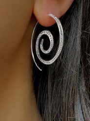 DI GIORGIO Srebrne kolczyki z cyrkoniami rozmiar: onesize. Szare kolczyki damskie DI GIORGIO, z cyrkonią, srebrne, z zapięciem typu bigiel. Za 173.99 zł.