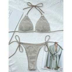 Bikini trójkątne z regulowanymi wiązaniami na plażę Tarana. Czarne bikini Intica, bez wzorów. W wyprzedaży za 149.00 zł.