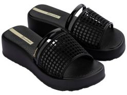 Klapki damskie Ipanema Essence. Czarne klapki damskie Ipanema, bez wzorów, z gumy, bez obcasa, bez zapięcia. Za 199.00 zł.