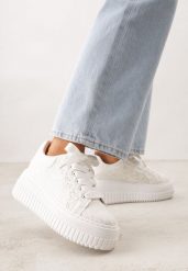 Białe Sneakersy na Grubej Tłoczonej Platformie Ozdobione Brokatem i Koronką Zellysh. Białe obuwie sportowe damskie Born2be, z jeansu, bez zapięcia. Za 109.99 zł.