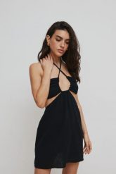 Sukienka z muślinu z wiązaniem na szyi w kolorze CZARNYM - LAVRA-XS. Czarne sukienki damskie Marsala, bez wzorów, z bawełny, eleganckie, bez ramiączek. W wyprzedaży za 57.48 zł.