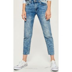 Jeansy regular straight z aplikacją - Niebieski. Niebieskie jeansy damskie Sinsay. W wyprzedaży za 79.99 zł.