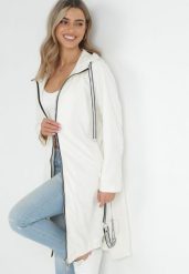 Jasnobeżowy Płaszcz za Kolano z Kapturem Katine. Brązowe płaszcze damskie Born2be, l, z aplikacjami, z kapturem. Za 259.99 zł.