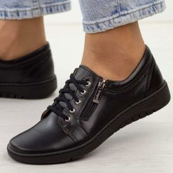 Czarne Polskie półbuty damskie Gregors 747. Czarne półbuty damskie GREGORS, na jesień, bez wzorów, z jeansu, bez obcasa, na płaskiej podeszwie, bez zapięcia. Za 349.00 zł.