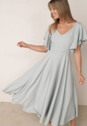 Niebieska Koktajlowa Sukienka o Rozkloszowanym Kroju z Falbanami Zamiast Rękawów Ghala. Niebieskie sukienki damskie Born2be, bez wzorów, eleganckie, bez ramiączek. Za 299.99 zł.