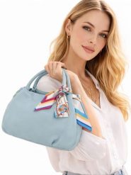 Florence Bags Skórzana torebka "Wesa" w kolorze błękitnym - 33 x 20 x 16 cm rozmiar: onesize. Niebieskie torebki klasyczne damskie Florence Bags, z materiału, przez ramię, bez dodatków. Za 217.99 zł.