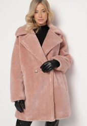 Różowy Długi Płaszcz Futerko Dwurzędowe w Stylu Teddy Malwirae. Czerwone płaszcze damskie Born2be, l, bez wzorów, z futra, bez kaptura. Za 169.99 zł.