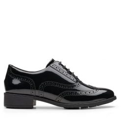 Oxfordy Clarks. Czarne półbuty damskie Clarks, bez wzorów, bez obcasa, bez zapięcia. Za 449.99 zł.