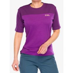 Koszulka rowerowa damska Mons Royale Diversion Merino Bike Jersey Short Sleeve. Czarne koszulki damskie Mons Royale, bez wzorów, z jersey, bez kołnierzyka, bez ramiączek. Za 371.99 zł.