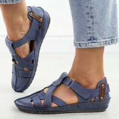 Granatowe Polskie sandały damskie Deoni D404. Niebieskie sandały damskie Deoni, bez wzorów, z jeansu, z okrągłym noskiem, bez obcasa, na płaskiej podeszwie, bez zapięcia. Za 399.00 zł.