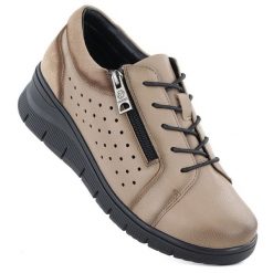 Skórzane półbuty damskie ażurowe na koturnie beżowe Vinceza 39977. Brązowe półbuty damskie VINCEZA, w ażurowe wzory, ze skóry, bez obcasa, na koturnie, bez zapięcia. Za 189.99 zł.