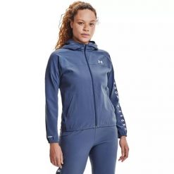 Kurtka damska Under Armour Woven Hooded Jacket. Niebieskie kurtki damskie Under Armour, bez wzorów, bez kaptura. Za 169.99 zł.