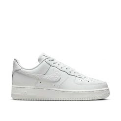 Buty Sportowe Damskie Nike W Air Force 1 '07 Lo. Białe obuwie sportowe casual damskie Nike, bez zapięcia, do koszykówki, Nike Air Force. Za 470.80 zł.
